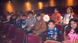 Chicos de varias instituciones de Pilar fueron al Teatro Gran Pilar en vacaciones de invierno.
