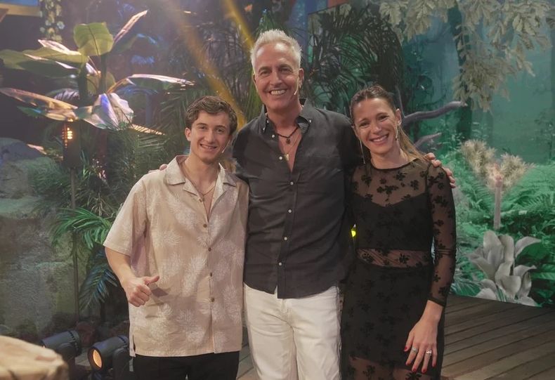 Baltasar y Eugenia junto a Marley, conductor del reality Survivor.
