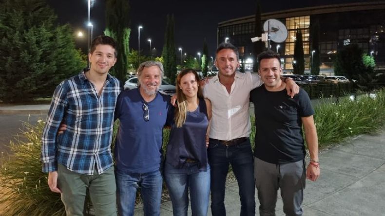 Neuspiller acompañado por Matías Yofe, Eduardo Villa, Georgina Gionferri y Flavio Álvarez..