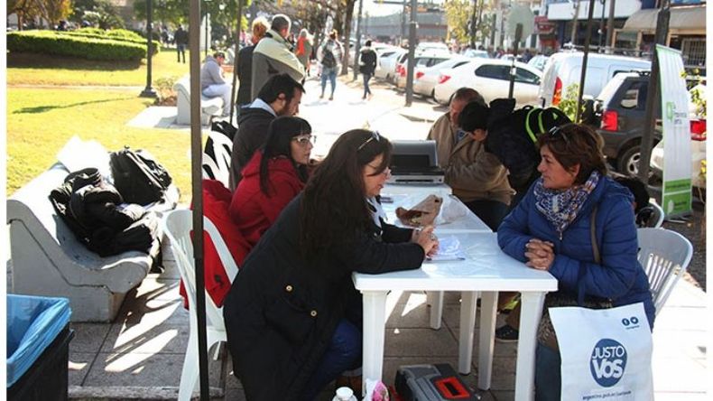 PLAZA. Los puestos acercaron soluciones de diferentes áreas..