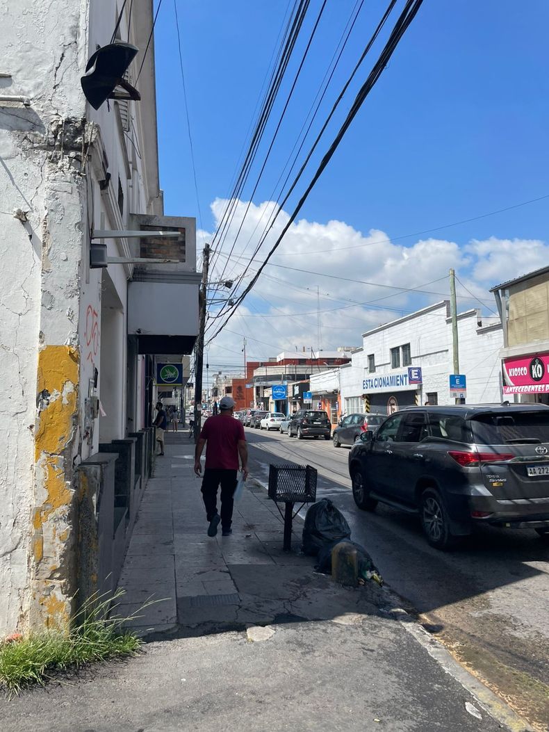 SCIPA insta a los comerciantes a reparar veredas y cartelerías.&nbsp;