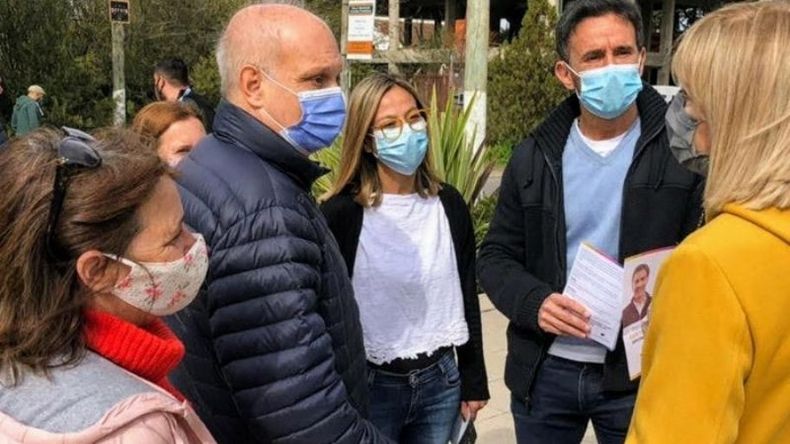 Lombardi, Cáceres y Neuspiller, dialogan con los vecinos..