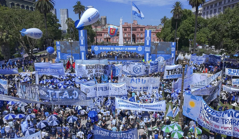 EN LA CALLE. La CGT realizó una marcha masiva contra el proyecto laboral de Milei.