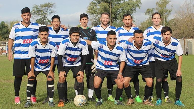 SUBE. Flecha Azul ganó 1-0 en Escobar y está 4º en el torneo..