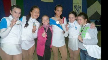 Cuatro de las 7 alumnas de Burzo que irán a la Copa Nacional de Villa Mercedes..