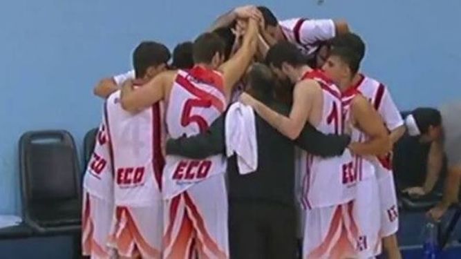 MONTAÑA. El festejo de los jugadores tras la victoria. .