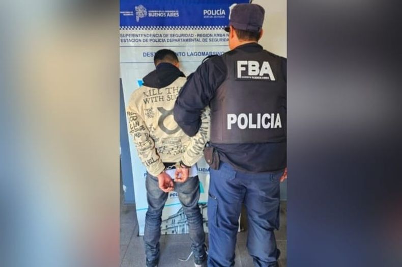 El ladrón, tras ser detenido por la policía.&nbsp;