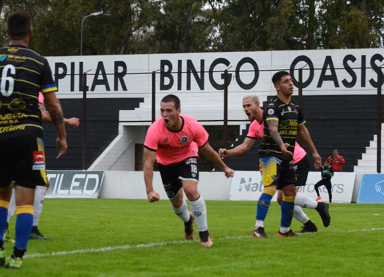 GRITO SAGRADO. “Cherry” Pena grita su gol, el primero en Real con apenas 54 minutos en cancha.