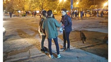 OÍDOS. El PTS salió a escuchar a los trabajadores..