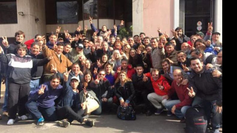 Zúccaro y los suyos, festejando en La Plata (foto Belén Brera)..