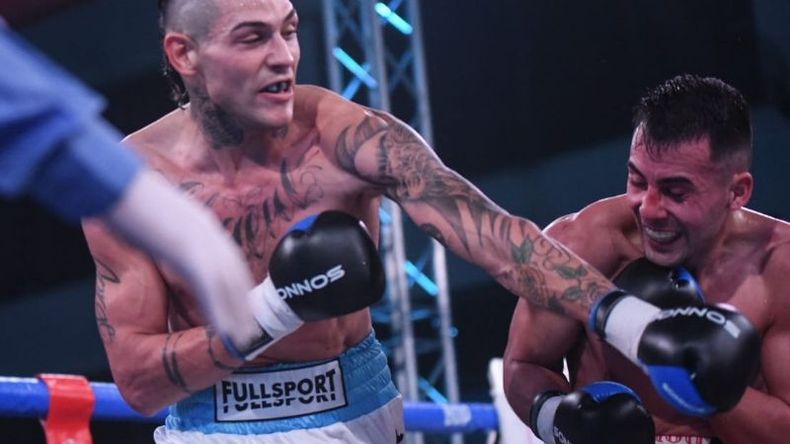 Yoel ganó por nocaut técnico. Fotos: Boxeo de Primera (TyC Sports)..