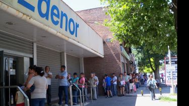 Las colas frente a las oficinas de Edenor, un clásico de este verano..
