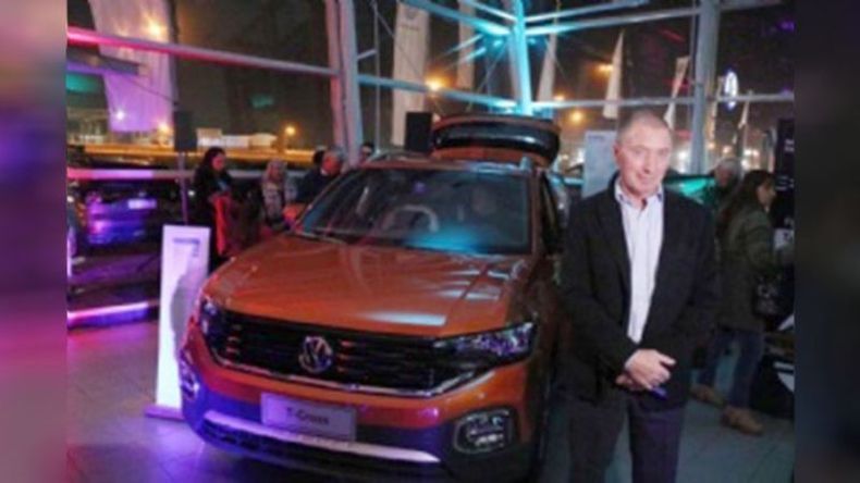 Lanzamiento. Destacadas autoridades de Volkswagen Argentina, entre ellos el gerente general de la marca, Martín Massimino, eligieron a Hauswagen S.A para lanzar oficialmente el nuevo T-Cross, perteneciente al novedoso segmento SUV. Junto con la presencia de los directores del concesionario, Daniel Cassano y Rodolfo Boillat, el público disfrutó de música en vivo, exclusivos platos para deleitar, sorteos y la posibilidad de manejar y vivir la experiencia T-Cross. Más que un SUV, un SUVW..