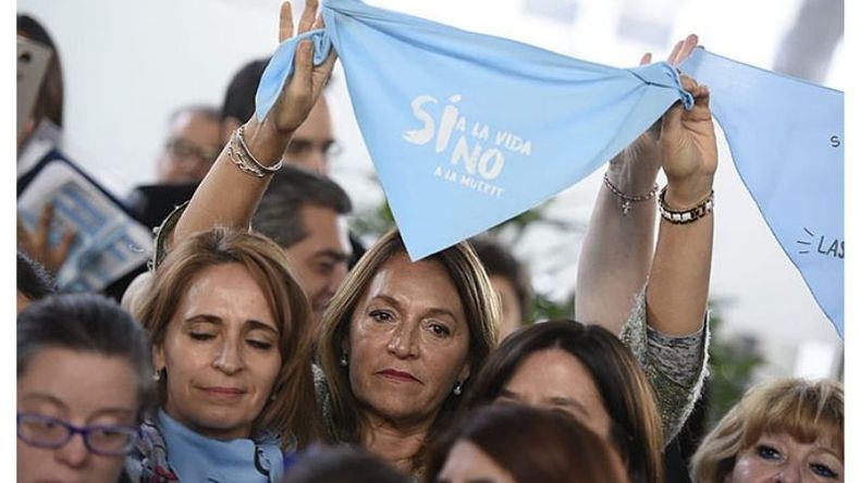 DOS VIDAS. Campagnoli dijo que apoyaría si solo fuera despenalizar..