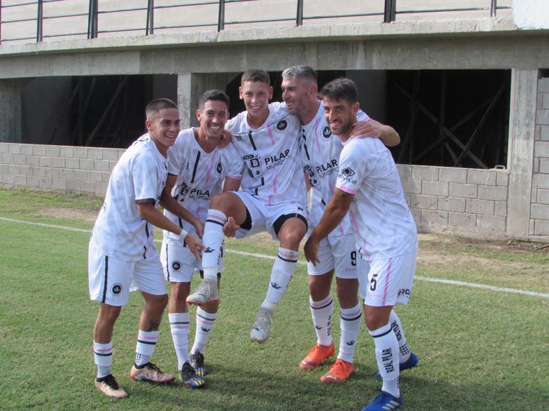Real Pilar vivi&oacute; una tarde a puro gol.