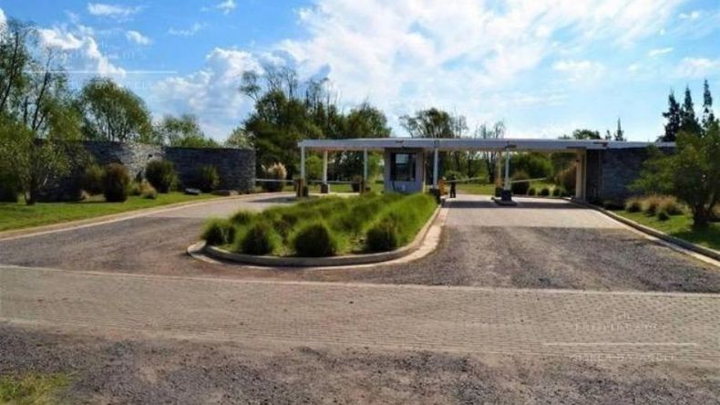 Los cuatro habitantes de la vivienda fueron atados de pies y manos por delincuentes encapuchados. .