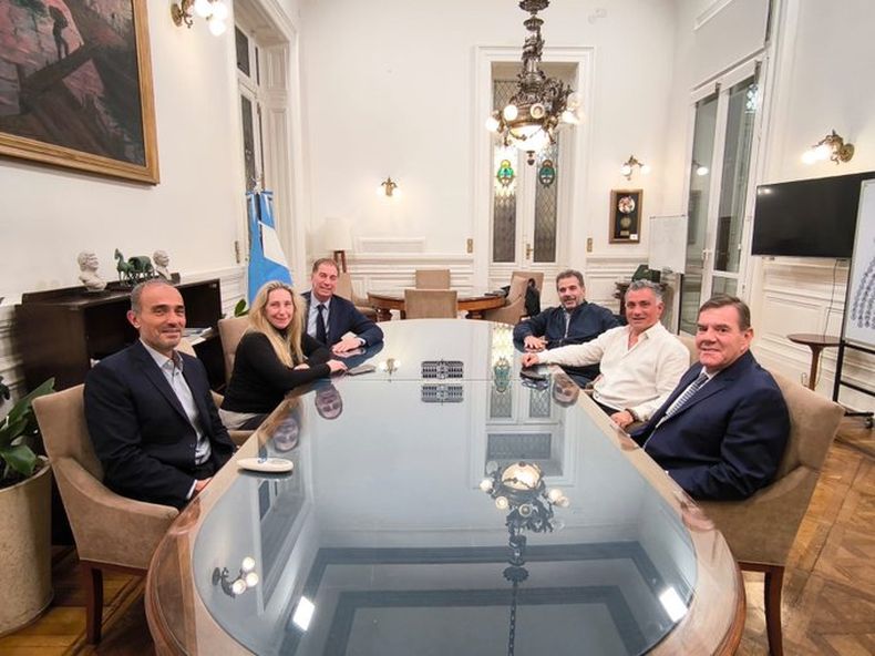 ENCUENTRO Karina Milei public en X la foto de la reunin del mircoles