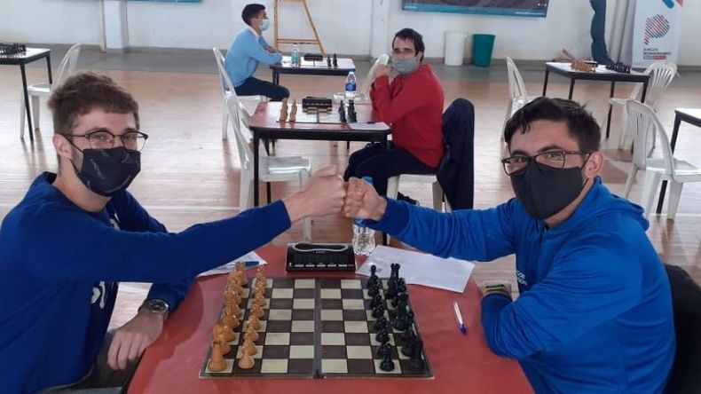 Representantes del ajedrez de Pilar. .