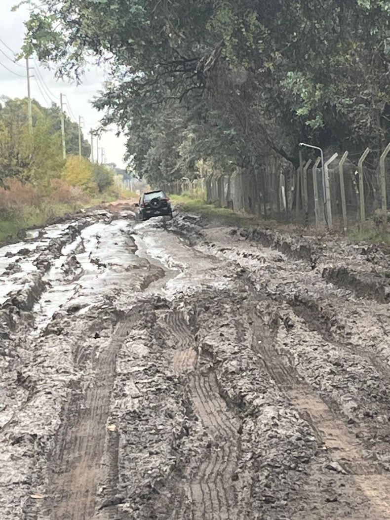 Este lunes se encajó una camioneta en la calle 70.