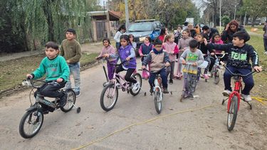 Y estos son los momentos lindos que vivieron los chicos y chicas de la EP 24 “Luis Piedrabuena” de Lagomarsino. Gran trabajo de los profes de Educación Física y las y los docentes. Compartir momentos de genuina diversión y aprendizaje es el derecho de las infancias! Como siempre está presente la inspectora Silvia González! Gracias al personal directivo y auxiliares por valorar el trabajo conjunto de toda la comunidad! Jefatura Distrital Pilar.