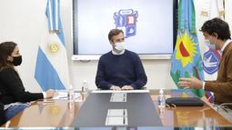 EQUIPO. Achával se reunió con sus flamantes funcionarios para planificar el trabajo..