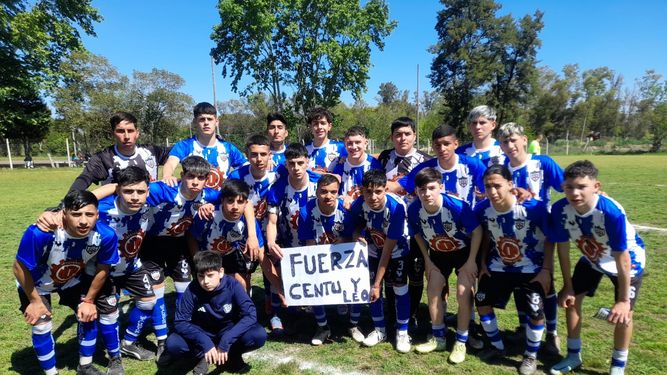 BANDERA. La Sub 21 de la UOM le dedicó el triunfo a sus compañeros.