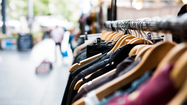 PARA ABAJO. Las ventas minoristas cayeron un 15,7% interanual en julio.