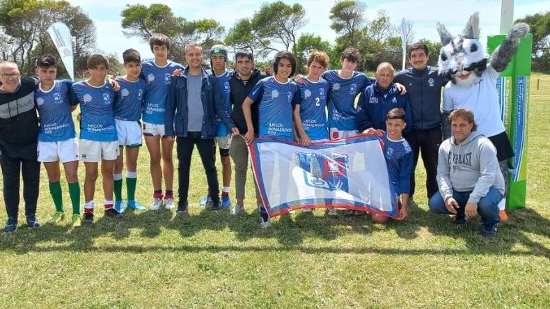 PIBES DE ORO. Los integrantes del equipo luego de obtener la medalla. Se las entregarán hoy..