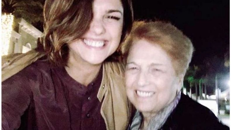 SONRISAS. Araceli con su mamá. .