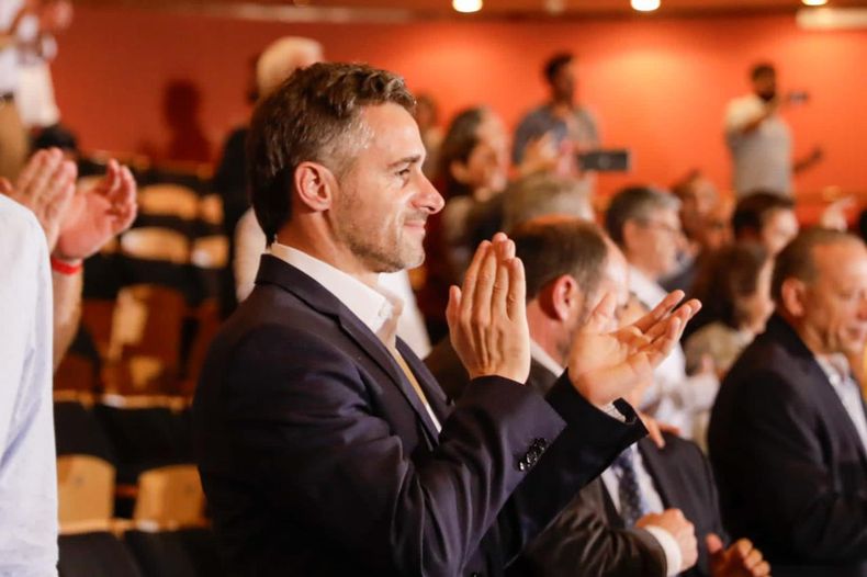 TEATRO ARGENTINO DE LA PLATA. Federico Achával dijo presente en la jura de los ministros de Axel Kicillof.