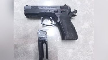 La policía secuestró el arma utilizada por el hombre para cometer las amenazas.&nbsp;