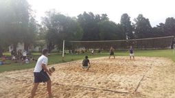 RÉCORD. El beach vóley es la escuela que tiene más practicantes en verano..