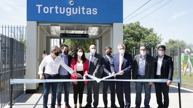 CORTE DE CINTAS. Fue este mediodía, con Alberto Fernández y Axel Kicillof..