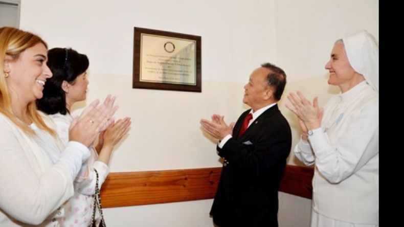 Las autoridades descubrieron una placa en el hall del hogar..