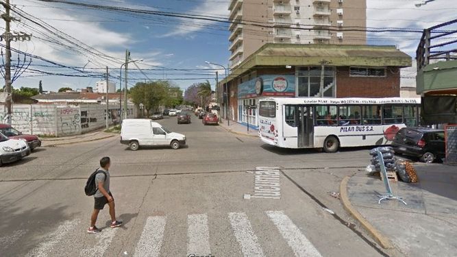 Los colectivos dejan de circular por la calle Tucumán