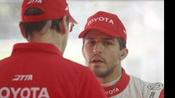 Rossi junto a Bruna. “Voy con la necesidad de recuperar protagonismo”, aseguró..