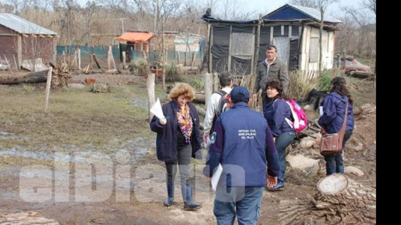 Desarrollo Social local recorrió los barrios para asistir a los vecinos damnificados..