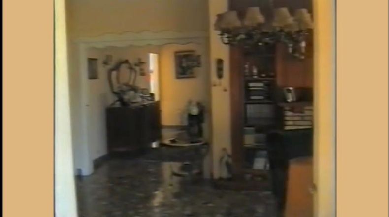El video fue filmado en 1998 poco antes de que el chalet Martínez fuera demolido por la petrolera Shell.