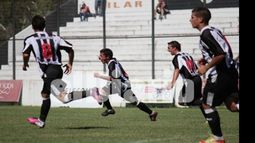 Ledesma explota tras su formidable tiro libre..