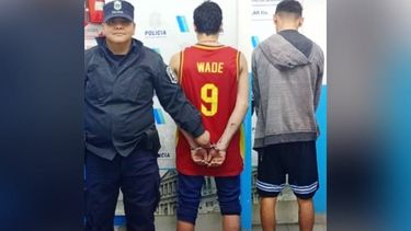Los detenidos tienen 23 y 15 años y fueron sorprendidos robando cables.