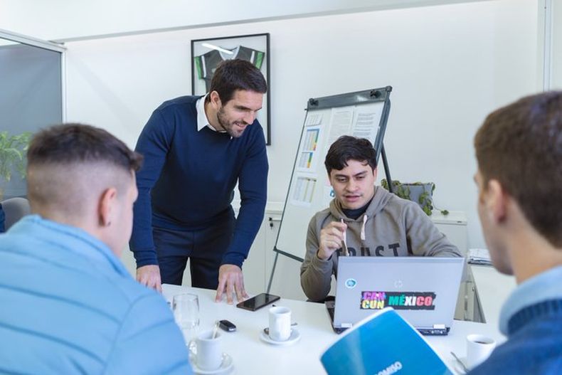 TRABAJO. Tito reunió a su equipo de fiscalización a poco más de dos semanas de las PASO.