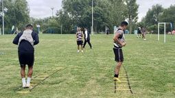 Los jugadores entrenando..