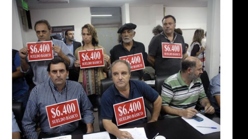 Carteles. El Frente Gremial Docente recordó el básico que pretende..