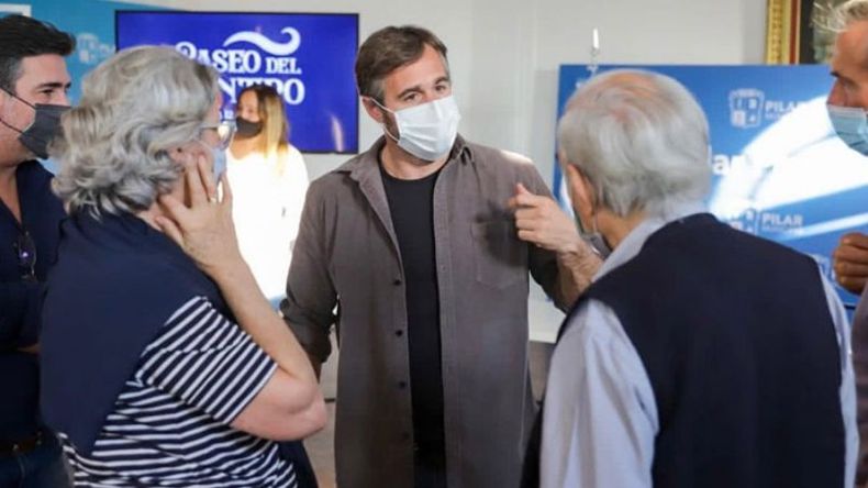 ANUNCIO. Achával presentó el proyecto ante vecinos y comerciantes..