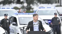 CRUCE. Axel Kicillof apuntó a Caputo durante una entrega de Patrulleros. CRUCE. Axel Kicillof apuntó a Caputo durante una entrega de Patrulleros.
