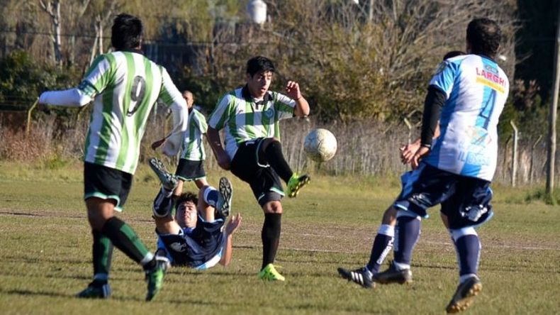 PUNTO. Nico Zárate la domina; Abrojal logró un empate agónico..
