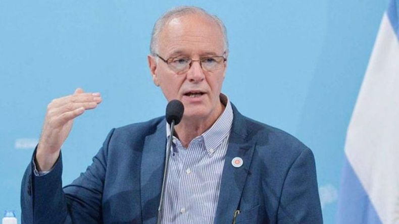 PREPARADO. Gollan explicó el plan para comenzar a vacunar masivamente..