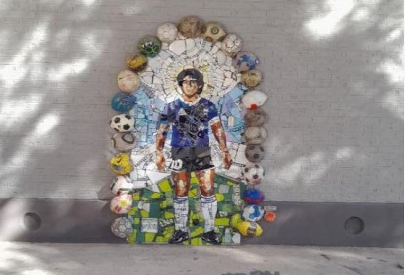 El mural de Diego Armando Maradona en la estación de La Paternal que podría llevar su nombre.&nbsp;