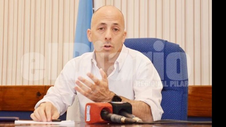 ENCUENTRO. Ducoté dialogó con periodistas en el palacio municipal..