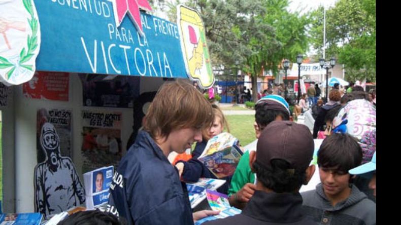 El puesto que el kirchnerismo instaló en la plaza..